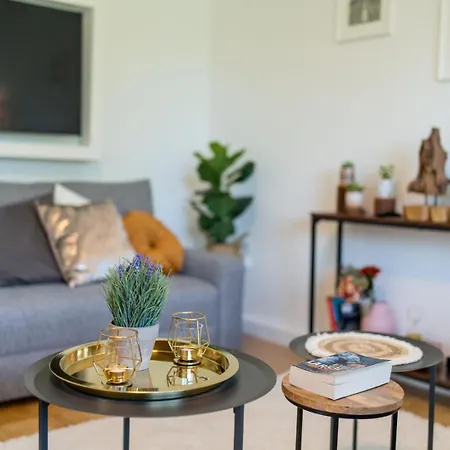 Og2 L Mit Balkon 15min Bis Salzburg アパート *